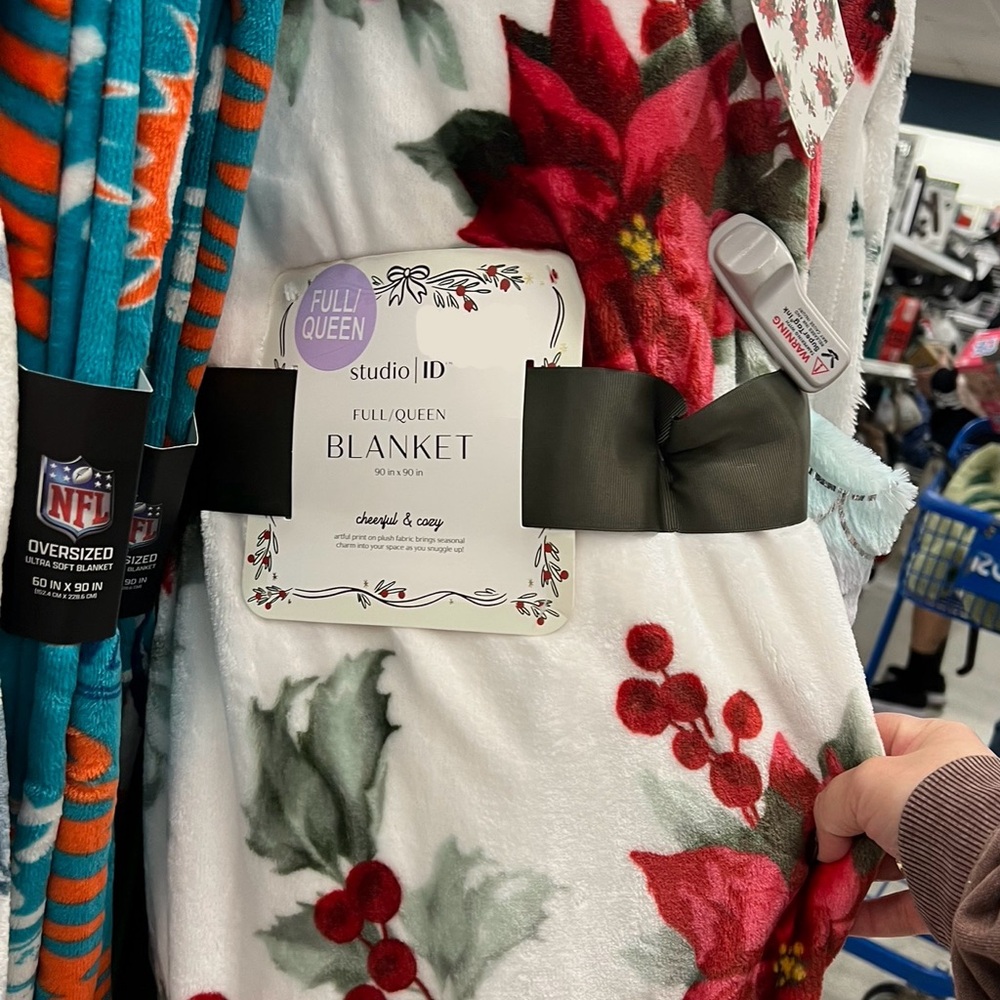 Studio I Festive Blanket with Red and Green Poinsettias full/queen